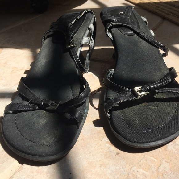Unisa Genuine leather buckle strappy sandal black - Picture 8 of 8
